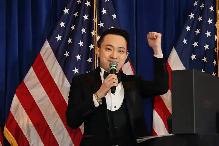 从两张披萨到总统盛宴：特朗普与Justin Sun的握手，是加密货币走向未来的转折点
